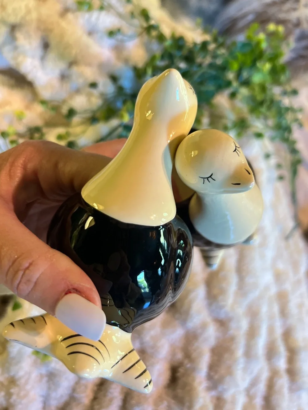 Cottage Ceramic Duck Planter Set Black White Bird Pots Succulent Planters New